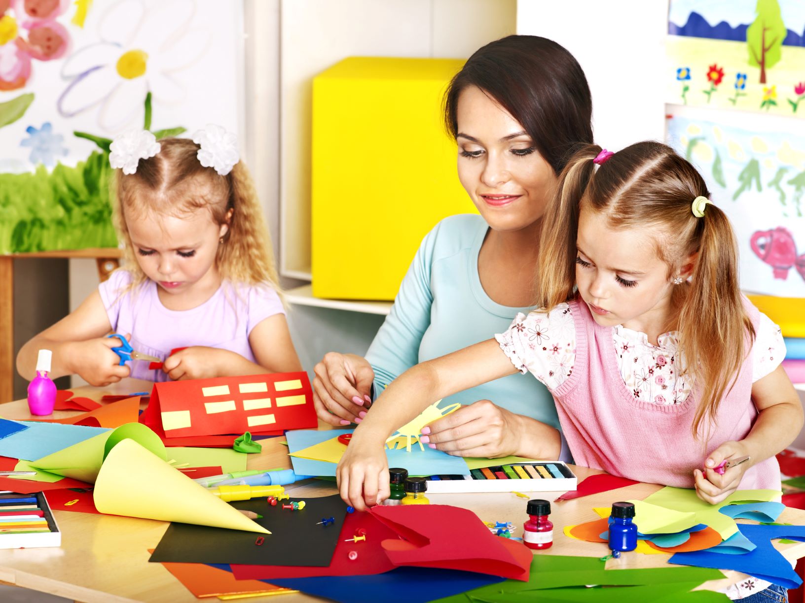 What Are the Differences Between Preschool and Daycare? - Learn